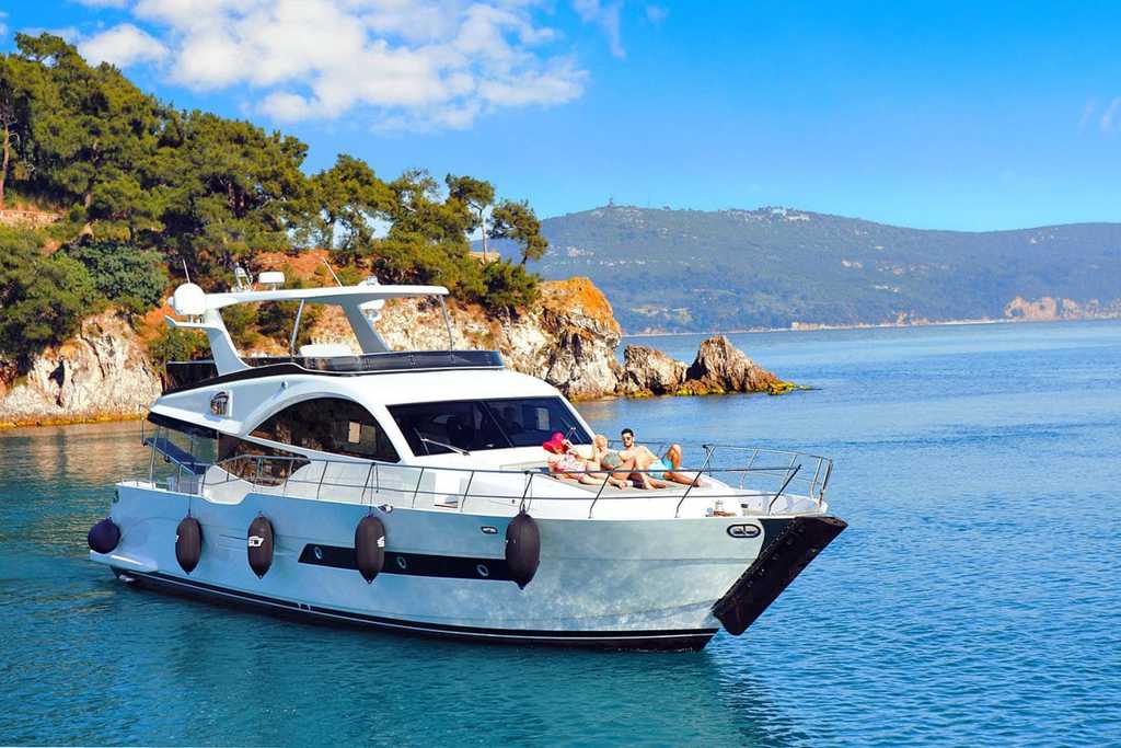 - Özel Yat ile İstanbul Yüzme Turu