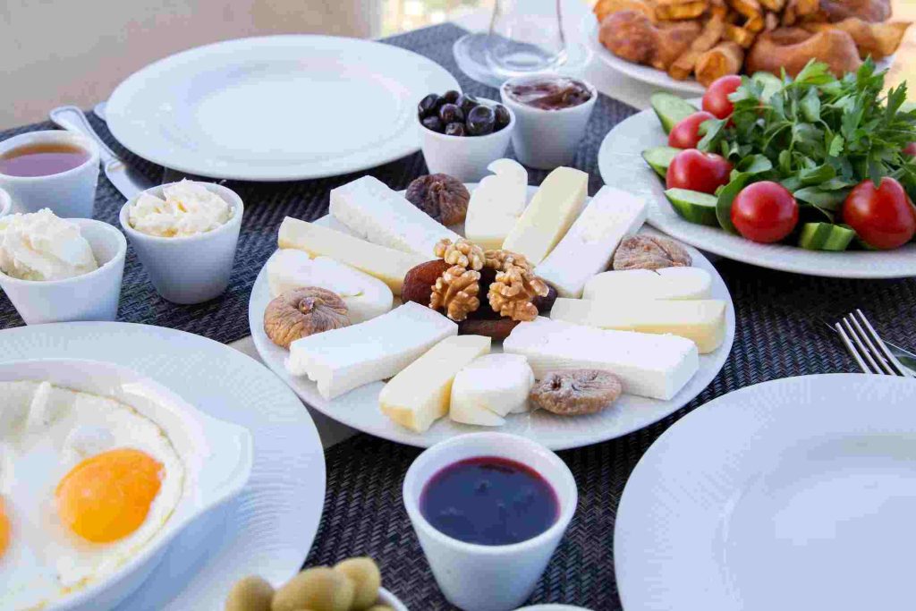 Breakfast on the Yacht with a Bosphorus Tour